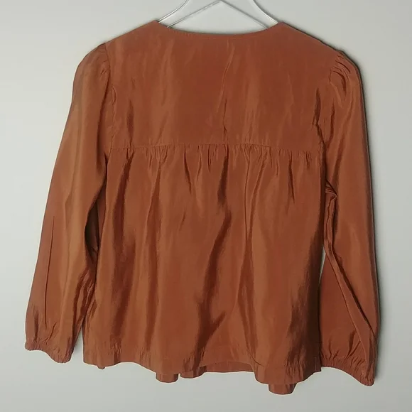 Express Pleated V-Neck Top - Picture 7 of 10